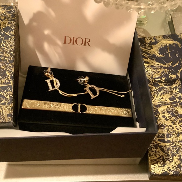 Dior Other - Beautiful Dior gift set makeup and earrings